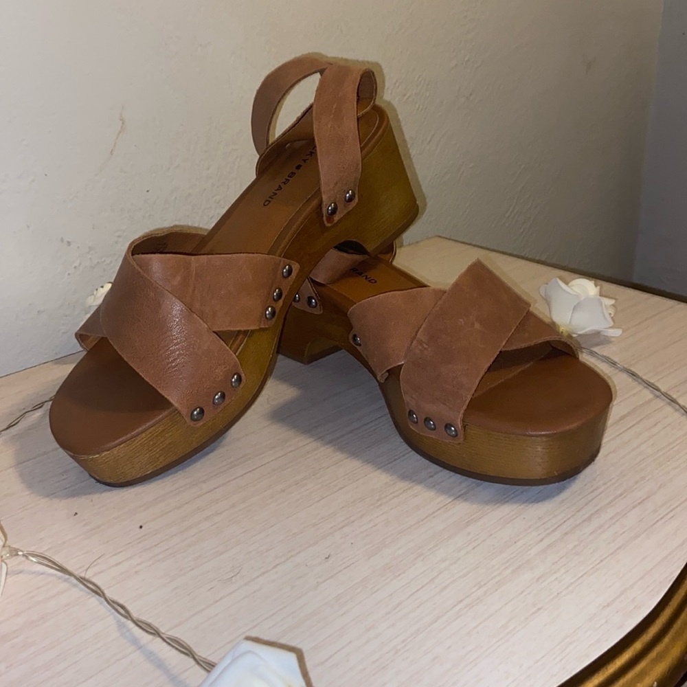 Lucky brand 6 cognac platform leather open toe